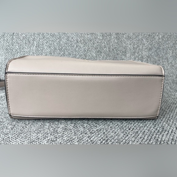 Cream Handbag with White Beaded Handle - Picture 9 of 16